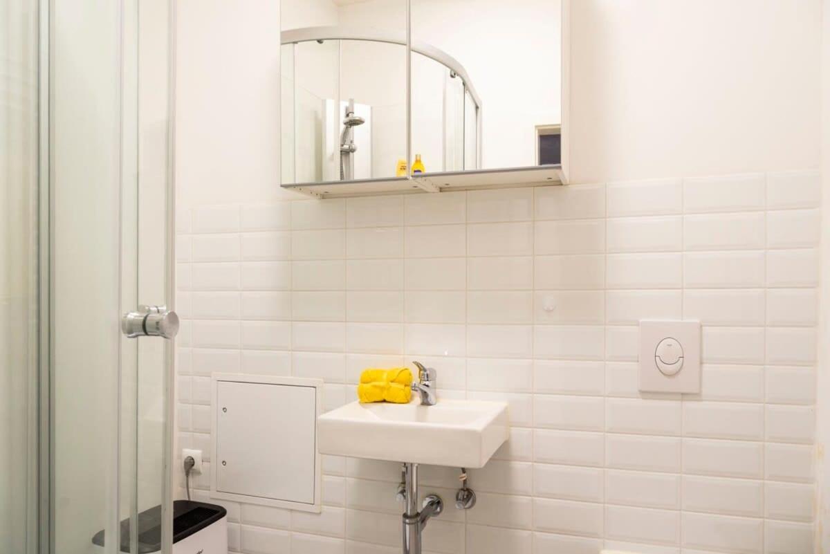 Cosy Two Br Plus Self Checkin Plus Street Parking Berlin Ngoại thất bức ảnh